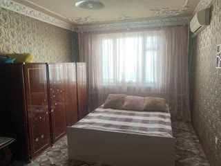 Продам чотирикімнатну квартиру на Одеській