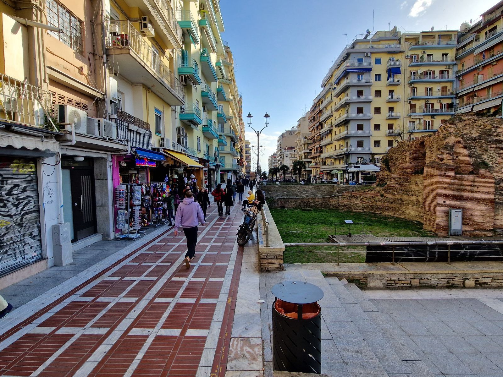 90 m² Store