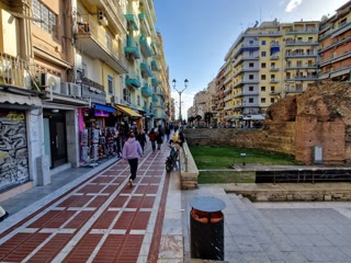90 m² Store