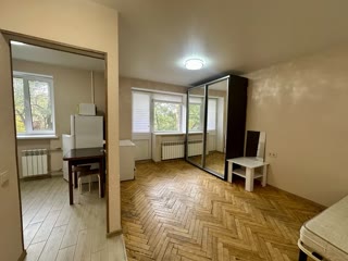 Продається 1-кімнатна «сталінка» в центрі Києва біля метро Лук’янівка