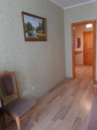 Spacious 1-room apartment for sale in the Darnytsia district of Kyiv on Dragomanova St., Pozniaky