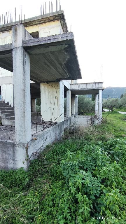 300 m² Building