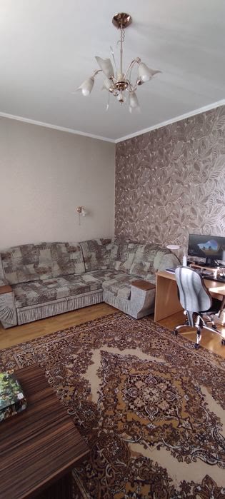 Продам двокімнатну квартиру 55 кв м кухня 10 кв м ,На ХТЗ (вул. Миру)