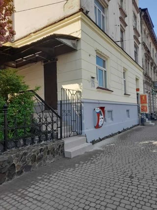Продається фасадне комерційне приміщення у центрі Львова, вул. Городоцька