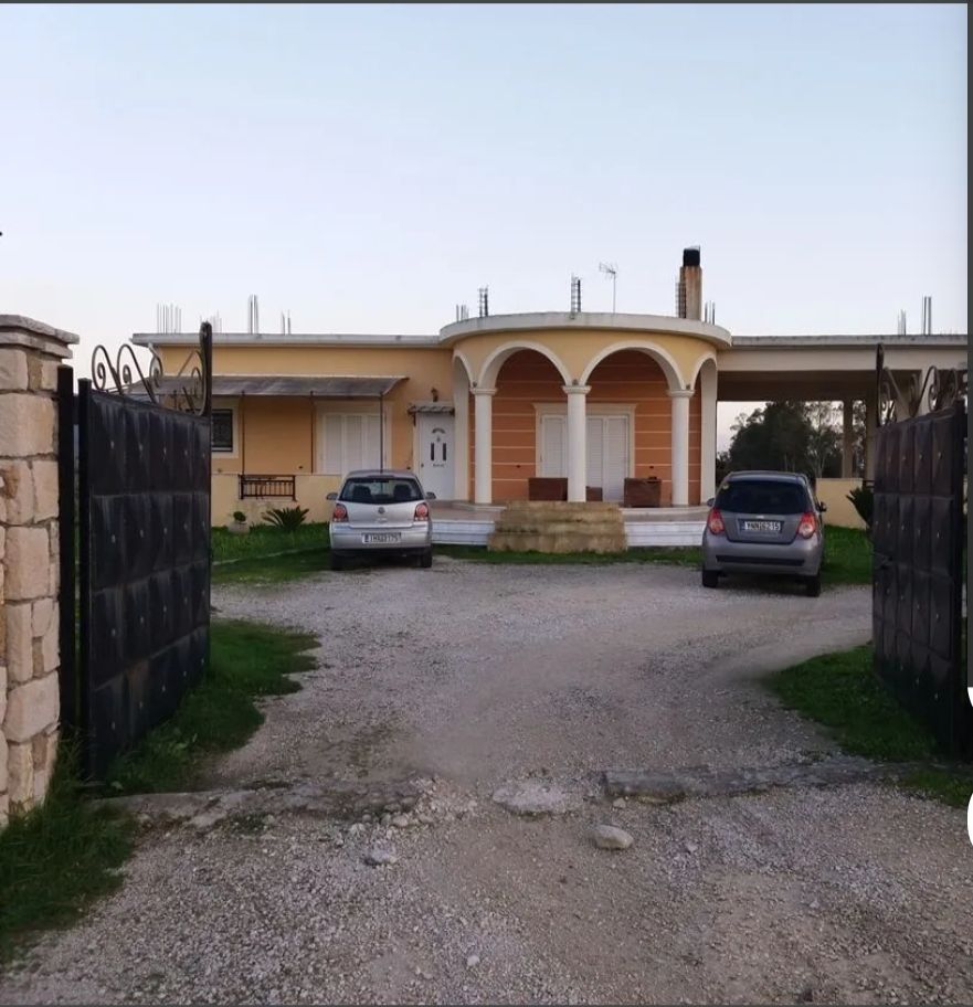 240 m² Detached House