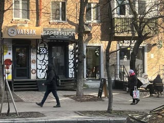 Продаж фасадного торгового приміщення, вул. Ольжича