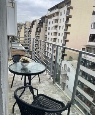 ქირავდება 2 ოთახიანი ბინა საბურთალოზე