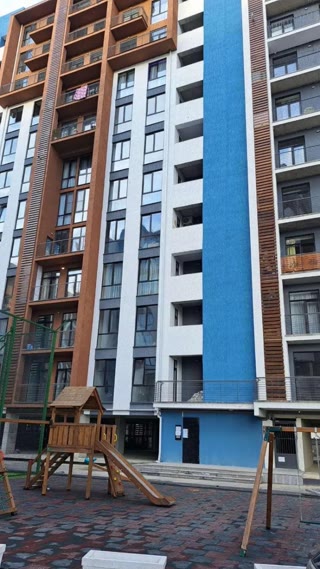 Продаётся 3-комнатная квартира в Тбилиси