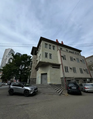 ქირავდება საოფისე კომერციული ფართი ვაკეში