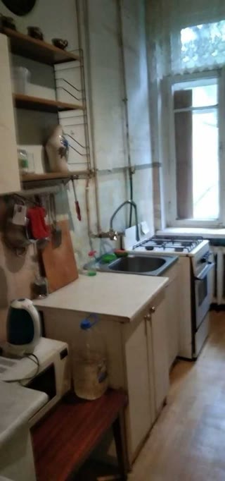 Продається кімната у 3-х кімнатній квартирі на Сирецькій