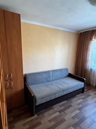 Sale of a 1-room apartment near Vasylkivska metro