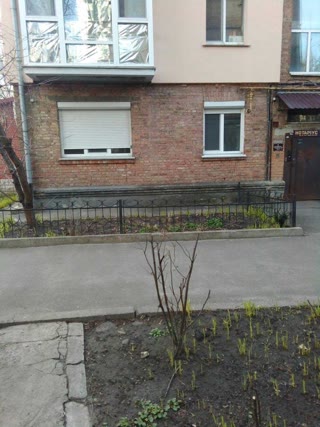 For sale 2-room apartment 37 m2 ideal for office cafe salon. Pechersk