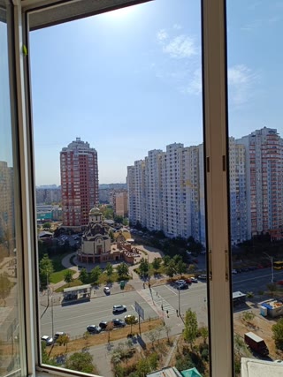 Продаж 3-кімнатної квартири на Троєщені