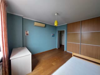Продаж 4-кімнатної квартири біля метро Деміївська у Центрі Київа