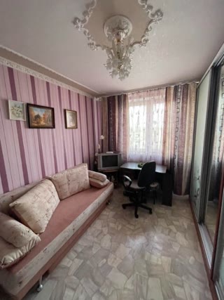 For sale 3-room apartment in the city center with a garage