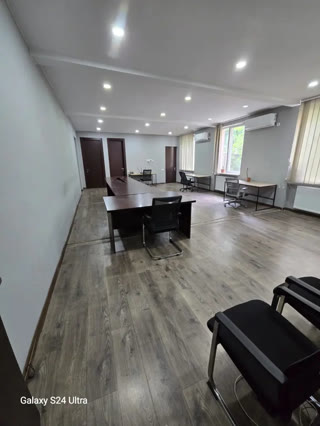 ქირავდება საოფისე კომერციული ფართი საბურთალოზე