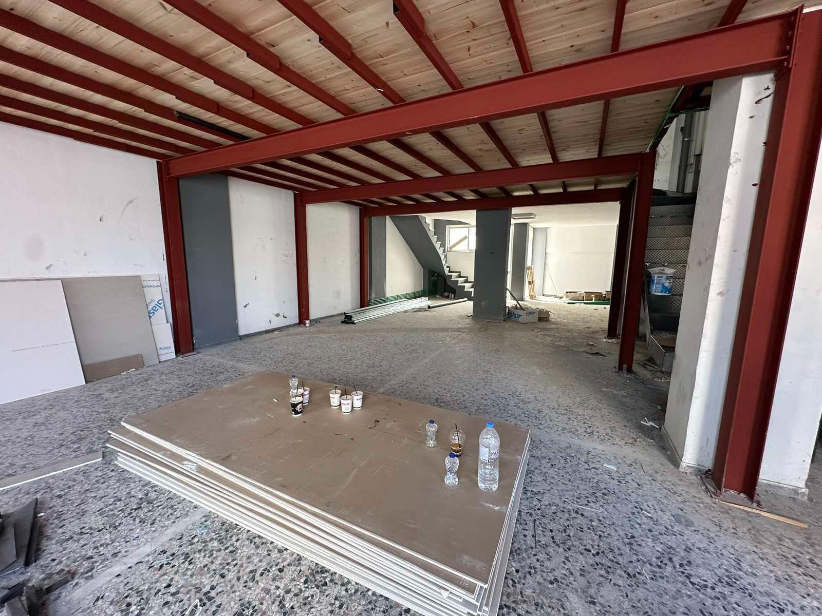280 m² Store