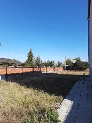 Продам добротний будинок в смт Коротич