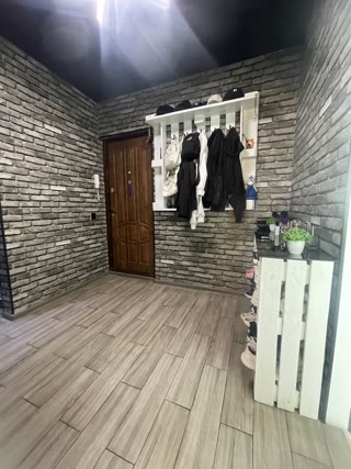 Продам 2х кімнатну покращену квартиру РЖМ
