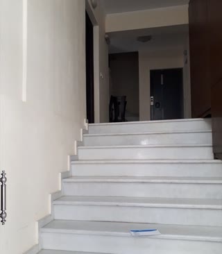 600 m² Building