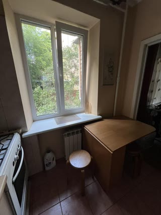 For Sale 3-Room Apartment, Metro Klovska, Pechersky District