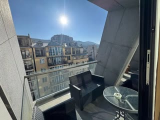 იყიდება 4 ოთახიანი ბინა ვაკეში