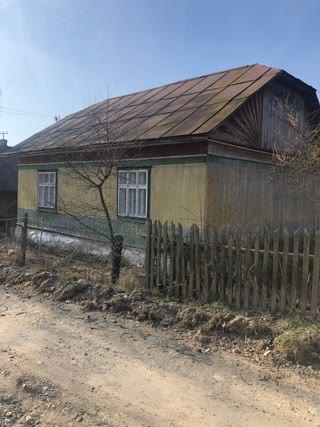 Продаж будинку з великою ділянкою в мальовничому селі