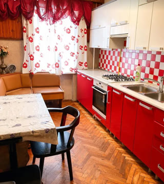 Продаж 4-кімнатної квартири на вул. Шафарика у Личаківському районі Львова