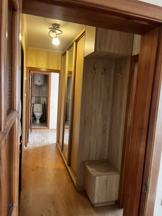 Продам 2к. квартиру с раздельною планировкою. м. Спортивна, Конний ринок