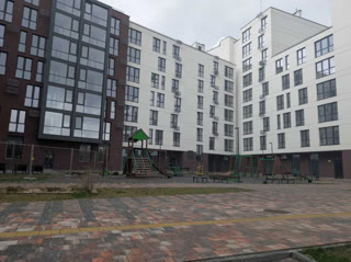 1-room business class apartment near Stryiskyi Park