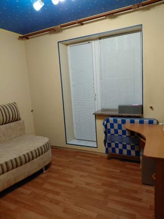 Продам 4 кімнатну квартиру на пр. Тракторобудівників