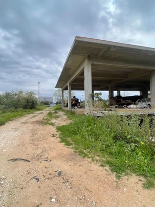 Κτίριο επαγγελματικών χώρων 1200 τ.μ.