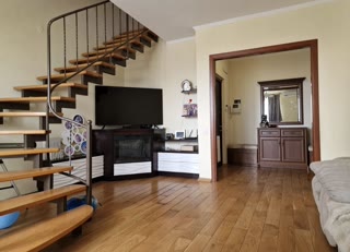 Продаж дворівневої 4-кімнатної квартири з ремонтом, гаражем та паркуванням, Сихів