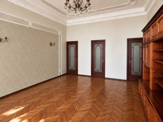 Продам 3к квартиру, Центр, метро Бекетова