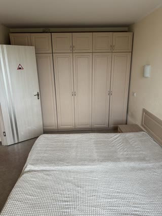 Продам 1 квартиру возле метро Спортивна
