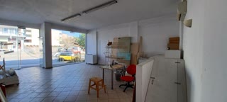 Κτίριο επαγγελματικών χώρων 400τ.μ.