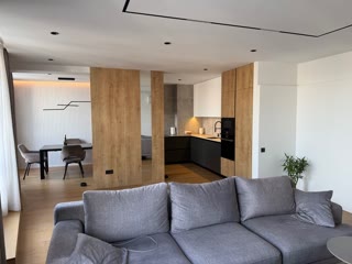Продаж 3-кімнатного пентхауса з терасою на вул. Кульпарківській