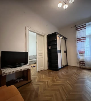 Продаж 2-кімнатної квартири в центрі Львова на вул. Коперника