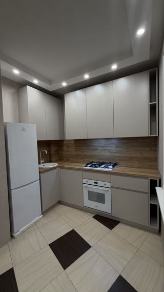 Продам 2к квартиру в Центрі, м. Площа Конституції. Розглядаємо сертифікат!
