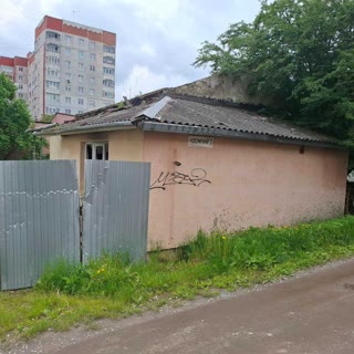 Продаж земельної ділянки з будинком у Львові, вул. Космічна