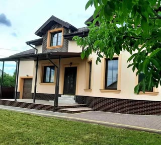 Продаж будинку біля Львова