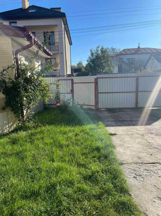 Продаж частини будинку з ділянкою Львів