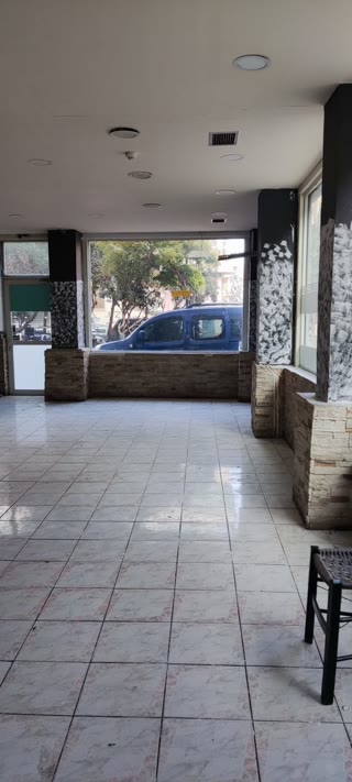188 m² Store
