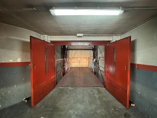 excelente inmueble exterior situado en la tercera planta de un edificio destinado a uso de oficinas en pleno barrio Chamberí. Muy luminoso, con doble orientación y ventilación cruzada, incluye una amplia plaza de garaje para vehículo grande, con acceso mediante ascensor y fácil de aparcar. thumbnail 10