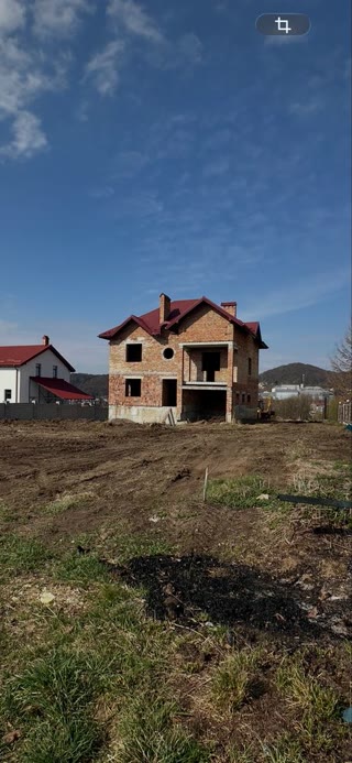 Продаж будинку з великою земельною ділянкою у Винниках