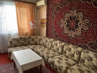 Продам 2-к квартиру 52 м2. Метро Спортивна, Захисників України