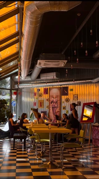 Sale of an operating coffee shop in Pechersk