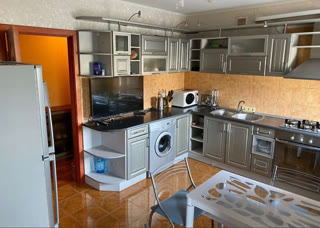 Продам 3к. квартиру в новобудові біля метро Захисників України, Центр