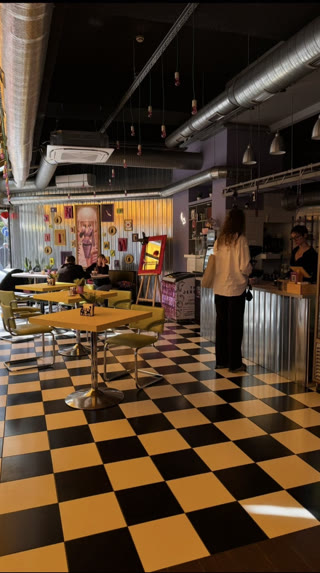 Sale of an operating coffee shop in Pechersk