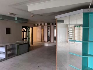 401 m² Store